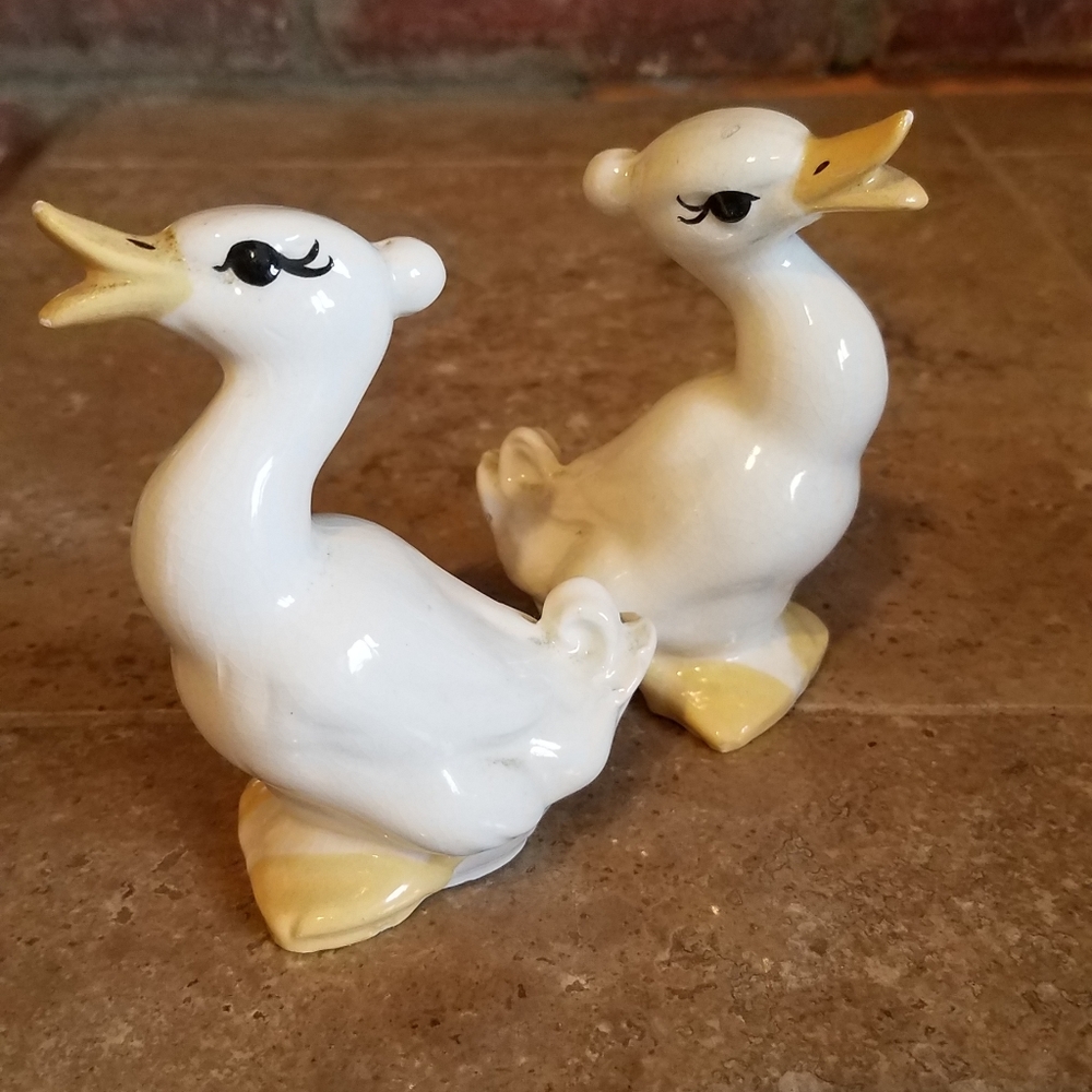 Vtg Anthropomorphic Ceramic Geese Long Eyelashes Signed